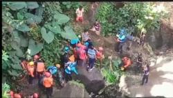Kecelakaan Maut di Banyumas, Truk Tabrak Avanza Terjun ke Sungai, 1 Orang Tewas