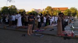 Ribuan Jemaah Khusyuk Salat Idul Adha di Lapangan Pamedan Pura Mangkunegaran Solo