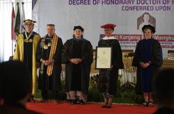 GKR Mangkubumi Terima Gelar Doktor Honoris Causa dari Northern Illinois University<