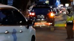Lembang KBB Macet sampai Malam, Polres Cimahi Terapkan 15 Kali One Way<