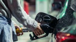 Tak Sembarangan, Ini Alasan Posisi Tutup Tangki Bahan Bakar Mobil Berbeda-beda