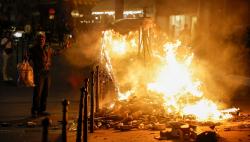 Pemuda Tewas setelah Jatuh dari Atap Supermarket yang tengah Dijarah