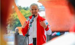 Lepas Kontingen Jateng ke Fornas VII Jabar, Ganjar: Investasi Terbaik dalam Hidup Itu Olahraga<