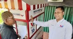 Tama S Langkun Bagikan Gerobak UMKM Partai Perindo di Cileungsi Bogor