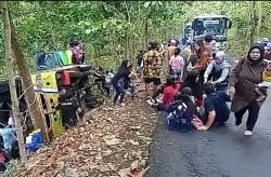 Tak Kuat Menanjak, Bus Trans Jogja Terguling ke Jurang di Gunungkidul