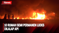 Permukiman Padat di Bantaran Rel Kereta Api Cakung Terbakar Hebat