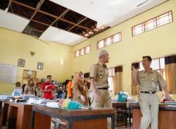 Ruang Kelas SMP di Wonogiri Rusak akibat Gempa Bantul, Ganjar: Jika Tak Layak Jangan Dipakai! 