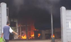 Kebakaran di Belitung Timur Hanguskan Gudang, Bikin Warga Panik karena Ada Tangki Minyak