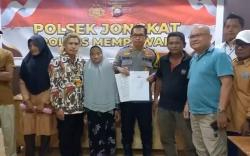 Kasus Nenek Dituduh Curi Kelapa di Kalbar Dituntut Ganti Rugi Rp6 Juta Berakhir Damai