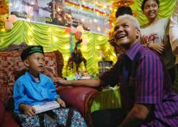 Momen Ganjar Pranowo Hadiri Khitanan di Pemalang yang Bikin Heboh Warga