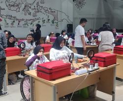Dorong Kemandirian Ekonomi Penyandang Disabilitas, PTI Gelar Pelatihan MUA untuk Sahabat Tuli