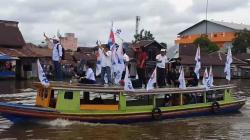 Susur Sungai Martapura, Partai Perindo Banjarmasin Ikut Ramaikan Kirab Pemilu 2024<