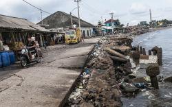 Dermaga Teluk Labuan Rusak Diterjang Gelombang Tinggi