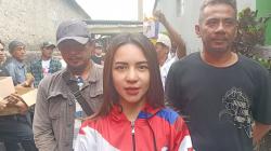 Bacaleg Partai Perindo Tati Sri Hardina Bagikan 200 Liter Minyak Goreng di Cagar Alam Depok<