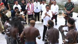 Resmikan Bandara Ewer, Jokowi Harap Bisa Buka Keterisolasian di Asmat