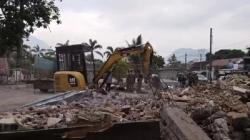 Bangunan Liar di Lahan SMAN 2 Garut Dibongkar, Satpol PP Turunkan Alat Berat<