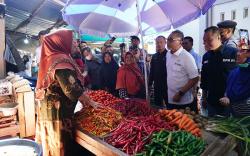 Tinjau Pasar Seketeng Sumbawa, Mendag Zulhas: Harga Bapok Stabil