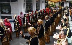 Belasan Pasangan Nikah Massal Meriahkan HUT ke-105 Kota Madiun