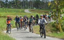  Kasdam IV/Diponegoro Gowes bareng Anggota Susuri Sawah dan Perbukitan di Salatiga