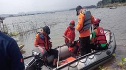 Perahu Terbalik, Pemancing Tenggelam di Perairan Waduk Cirata Cianjur<