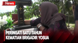 Kunjungi Makam Anaknya, Rosti Simanjuntak Terisak di Pusara Brigadir Yosua Hutabarat