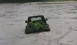 Viral Mobil Pikap Pengangkut Pisang Nekat Lewati Sungai Deras Berakhir Hanyut