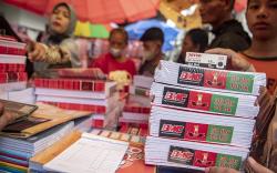 Jelang Tahun Ajaran Baru 2023, Pedagang Perlengkapan Sekolah Diserbu Pembeli