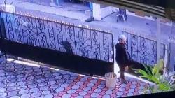 Terekam CCTV 2 Pria Satroni Rumah Kosong di Sumedang, Gasak Perhiasan Rp200 Juta <