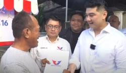 Bacaleg Perindo Chef Arnold Berbagi Ilmu Kuliner ke Penjual Pisang Coklat di Surabaya