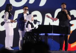 Ganjar Pranowo ke Surakarta Demi Putri Ariani, Langsung Duet di Konser Musik Langit Benderang<