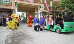 Peserta MQKN 2023 Disambut Barongsai di Ponpes Sunan Drajat Lamongan