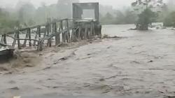 Jembatan Kawanua Maluku Tengah Putus Diterjang Banjir, Akses Trans Pulau Seram Lumpuh<