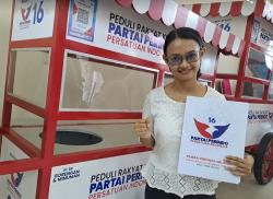 Pedagang Gorengan Semringah Dapat Gerobak: Terima Kasih Partai Perindo