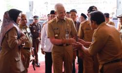  Ganjar Minta Aparatur Pemdes di Rembang Turut Aktif Turunkan Angka Kemiskinan dan Stunting