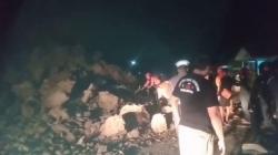 Tebing 7 Meter Longsor Tutup Jalan Objek Wisata Batuhiu Pangandaran<