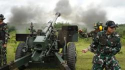 Pangdivif 3 Kostrad Mayjen Choirul Anam Tembakkan Meriam 105 KH-178