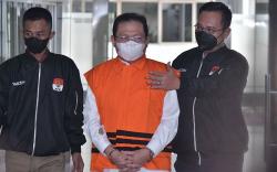 KPK Tahan Sekretaris MA Hasbi Hasan