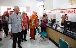 Resmikan Lab Stem Cell di Solo, Ganjar: Pasien Tak Perlu Berobat ke Luar Negeri