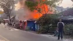 Kios Bengkel Jok di Cianjur Hangus Terbakar, Diduga akibat Korsleting Listrik <