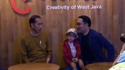 Jokowi Ngopi Bareng Ridwan Kamil seusai Tinjau Pasar Kreatif Jabar, Warga Heboh<