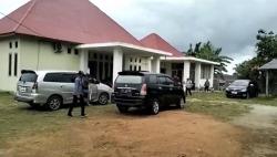 Dicegah ke Luar Negeri, Rumah Bupati Muna Digeledah KPK