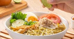 Mencicipi Mi Kuah Rasa Soto yang Khas Lengkap dengan Taburan Koya