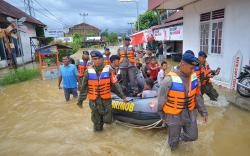 Banjir di Padang Rendam Sekolah, Para Siswa Dipulangkan<