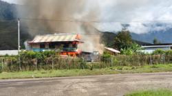 Lolos dari Kepungan Massa di Moanemani, 3 Aparat Luka Panah Dievakuasi Gunakan Helikopter