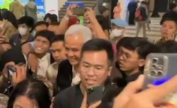 Ganjar Kunjungi Kokas, Jadi Rebutan Anak Muda Foto Bersama