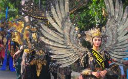 Karnaval Tenun Troso Promosi Kerajinan Jepara