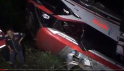 Bus MPM Masuk Jurang di Padang Diduga akibat Rem Blong, 10 Penumpang Luka-Luka 