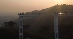 Tempat Healing Baru di Karanganyar, Singgah ke Jembatan Kaca Terpanjang di Jawa Tengah