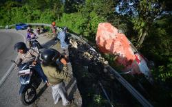 Bus Masuk Jurang di Sitinjau Lauik Padang
