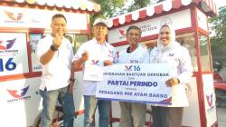 Bagikan Gerobak, Bacaleg Partai Perindo Vivi Jayabaya Ajak Warga Bangkitkan UMKM Lebak